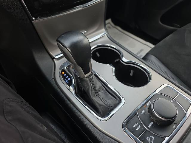 Used 2022 Jeep Grand Cherokee Laredo X AWD/4WD image 36