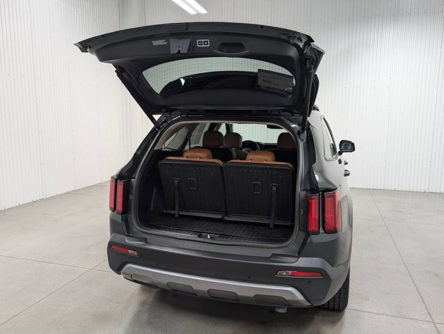 Used 2023 Kia Sorento SX Prestige image 8