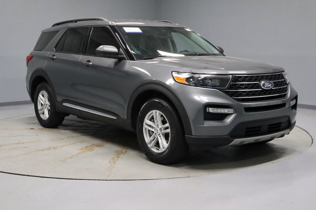 Certified 2024 Ford Explorer XLT w/ Equipment Group 202A AWD/4WD image 1