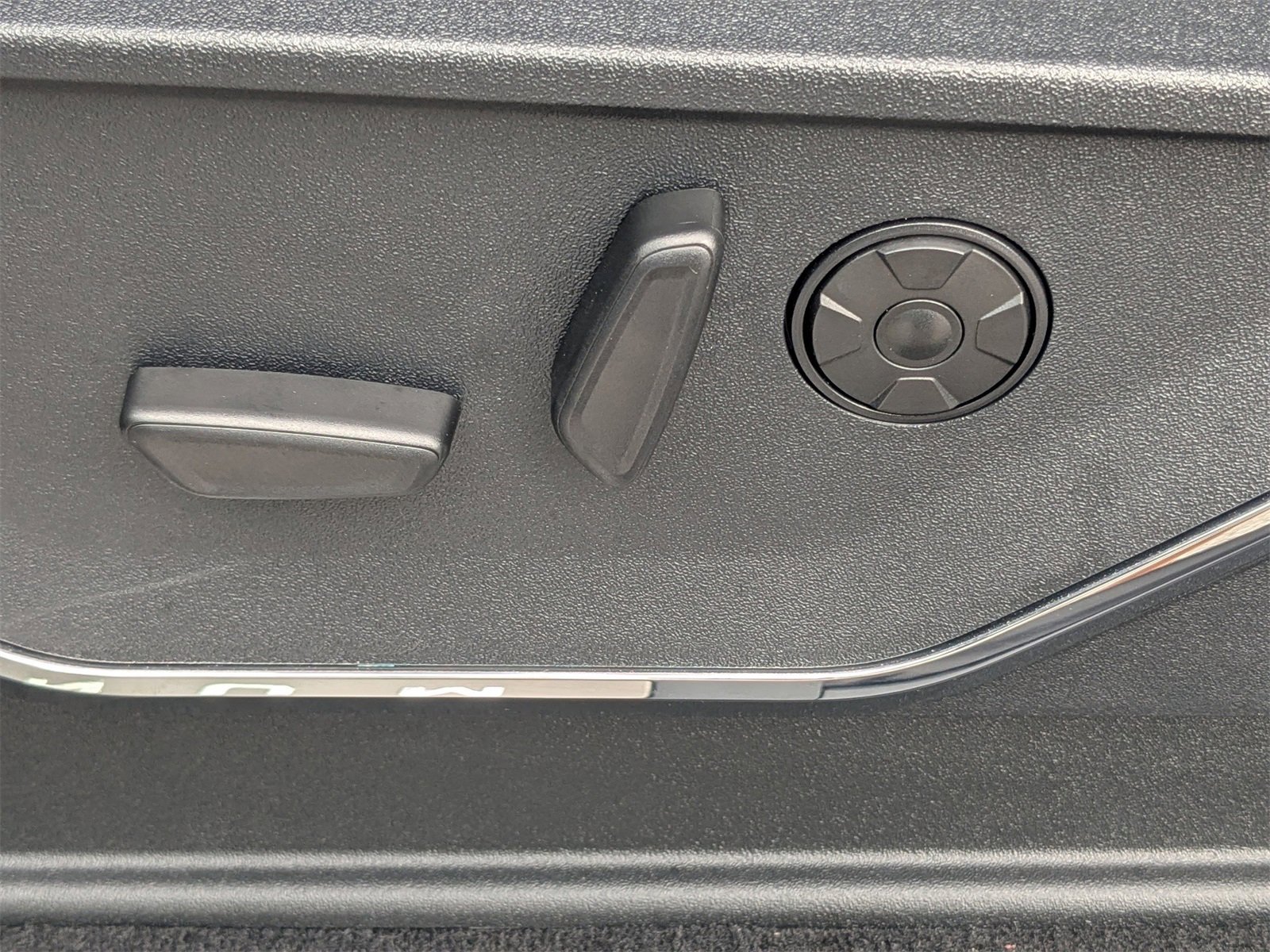 Certified 2025 Ford F250 Platinum w/ FX4 Off-Road Package image 21