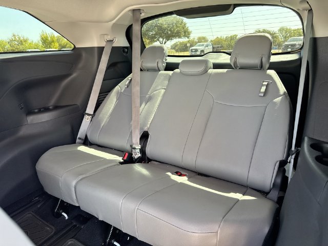 Used 2025 Toyota Sienna XLE AWD/4WD image 24