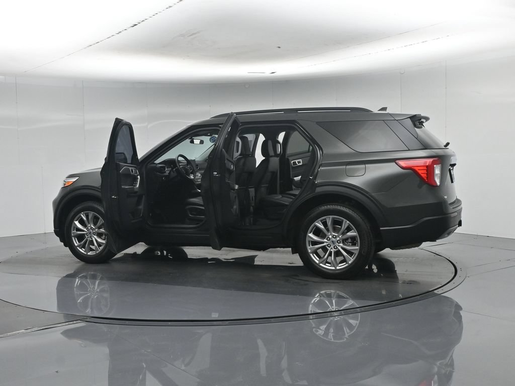 Certified 2023 Ford Explorer XLT w/ Equipment Group 202A AWD/4WD image 38