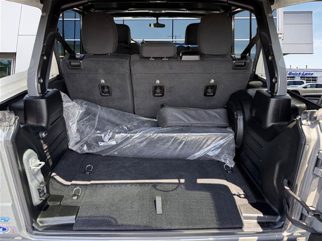Used 2023 Jeep Wrangler Unlimited w/ Sun & Screen Package AWD/4WD image 12