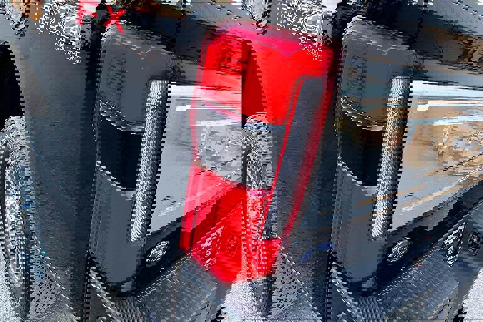 Certified 2025 Ford F250 Platinum w/ Platinum Plus Package image 28