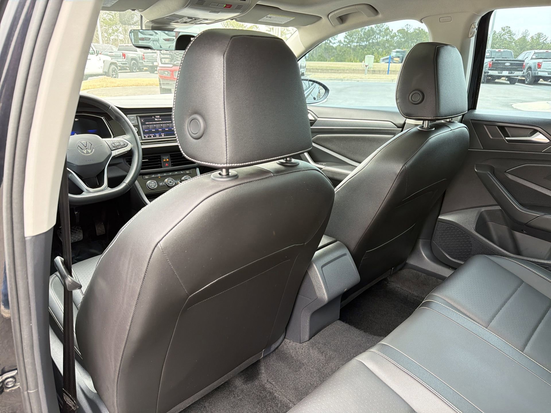 Used 2024 Volkswagen Jetta SE w/ Panoramic Sunroof Package image 30