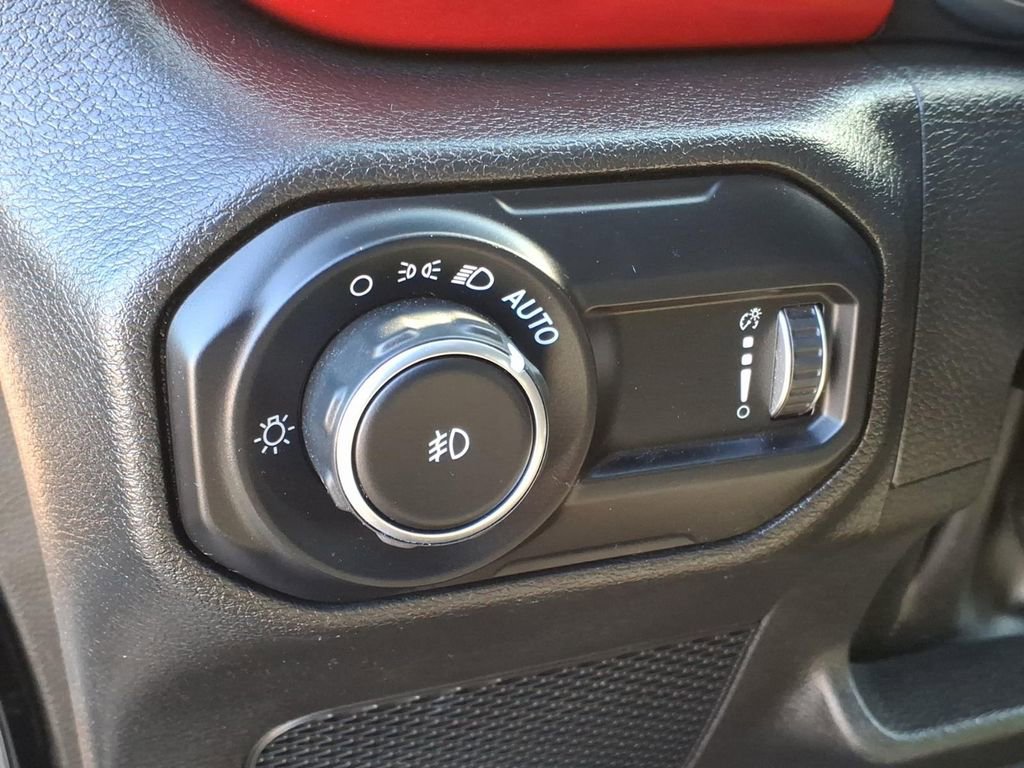 Used 2023 Jeep Wrangler Unlimited Rubicon AWD/4WD image 17