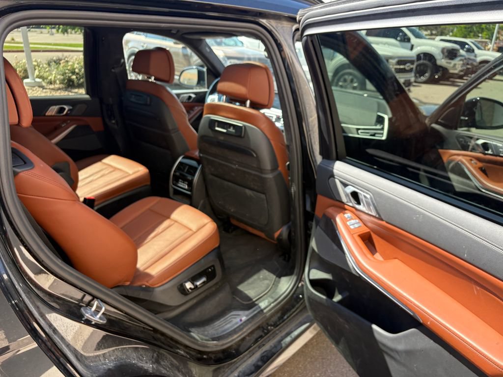 Used 2022 BMW X7 M50i AWD/4WD image 29