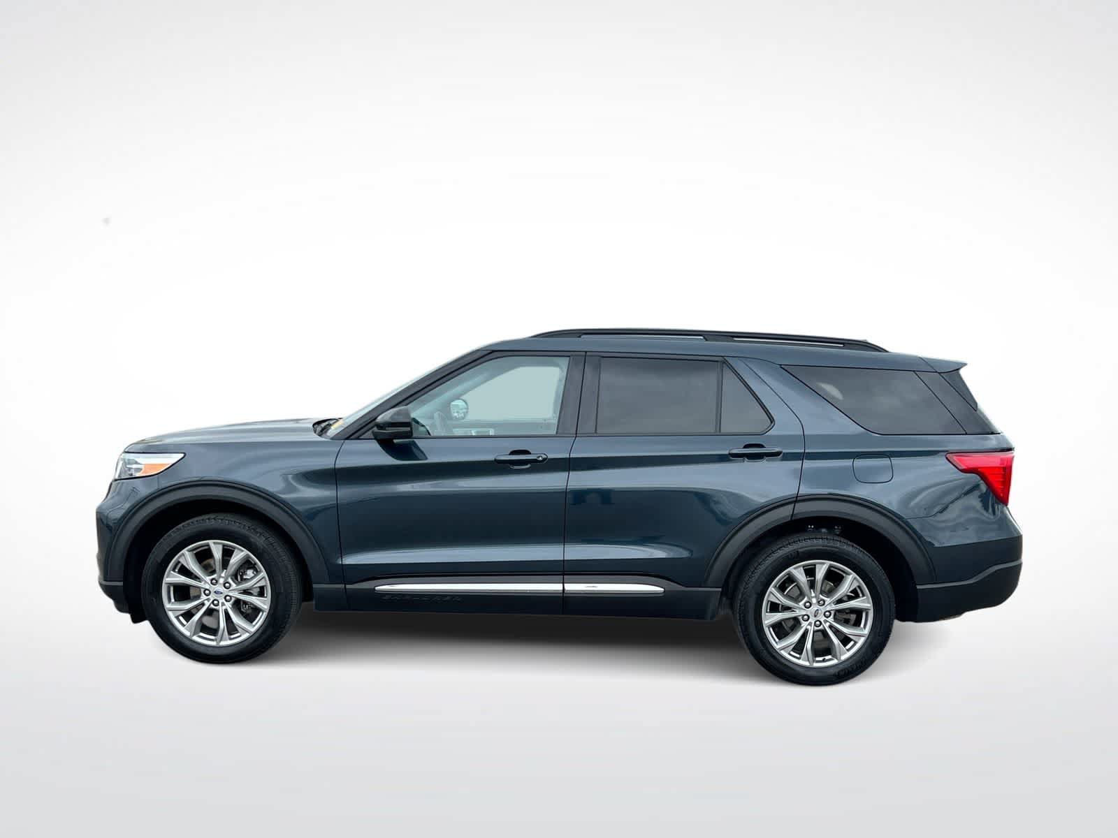 Certified 2023 Ford Explorer XLT w/ Equipment Group 202A AWD/4WD image 5