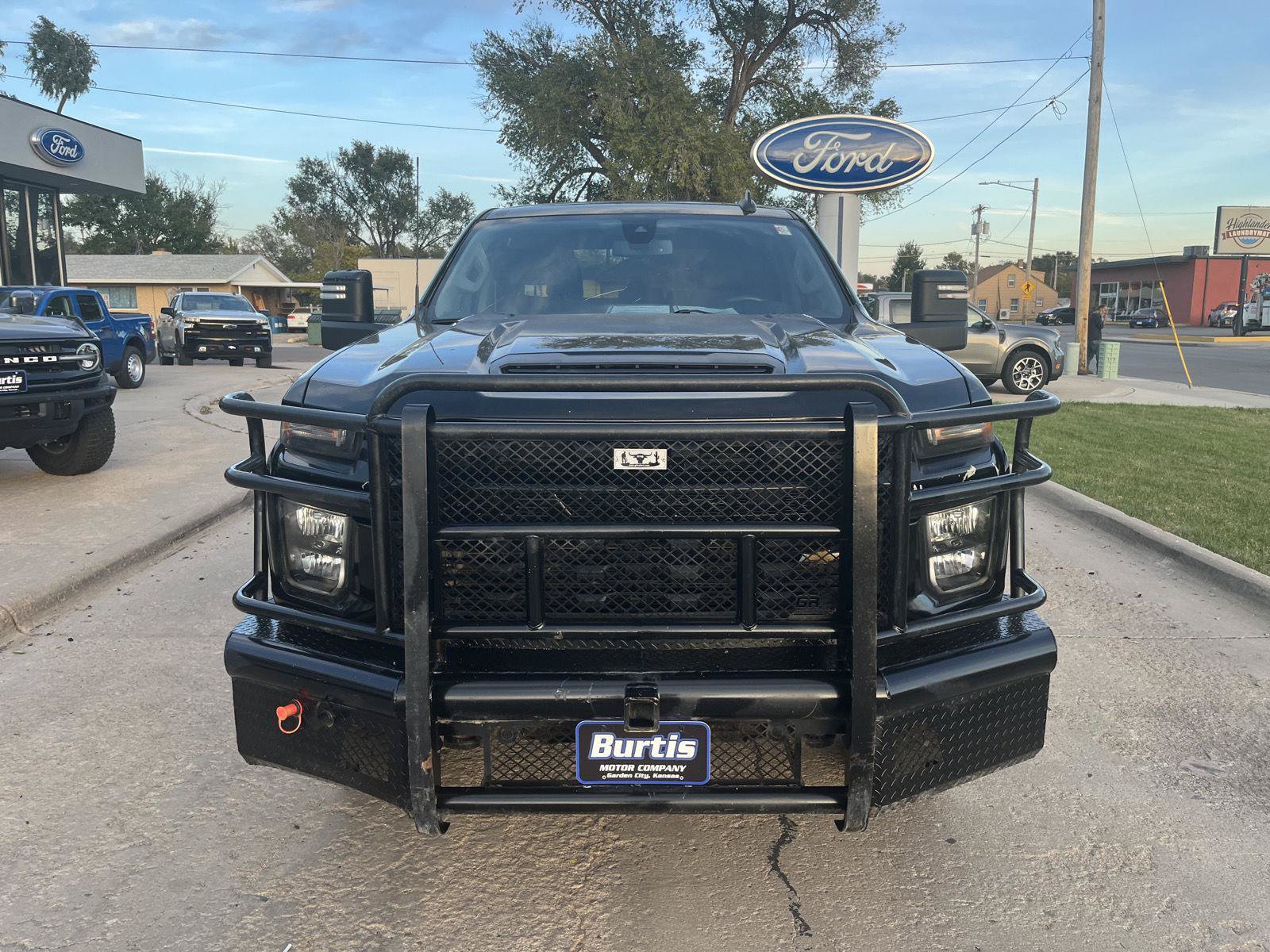 Used 2022 Chevrolet Silverado 2500 Custom w/ Custom Value Package AWD/4WD image 3