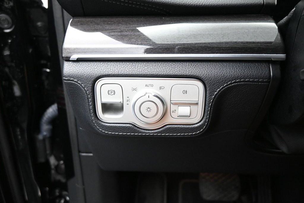 Used 2020 Mercedes-Benz GLE 350 w/ Premium Package image 13
