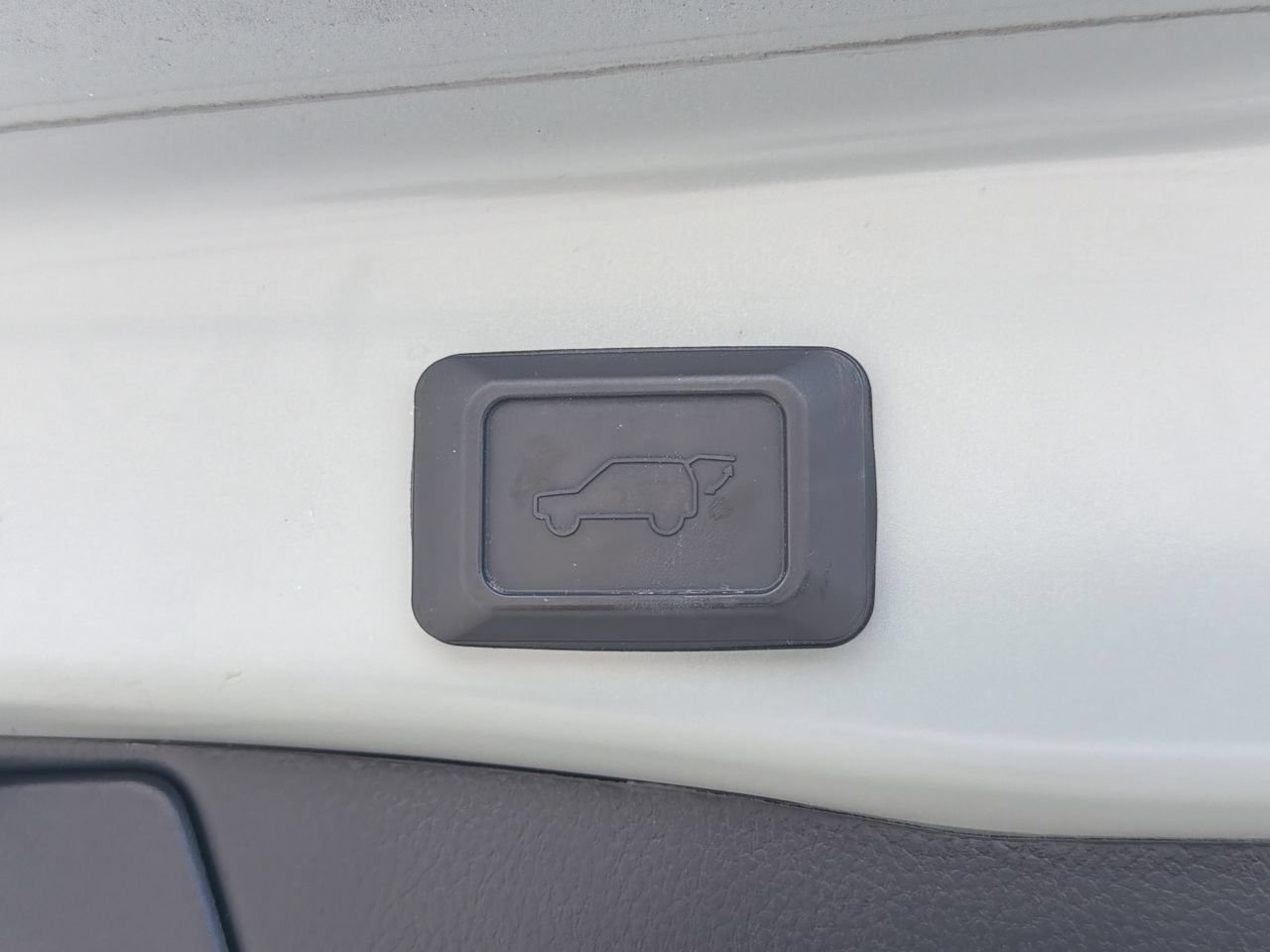 Used 2023 Toyota RAV4 XLE w/ Convenience Package AWD/4WD image 9