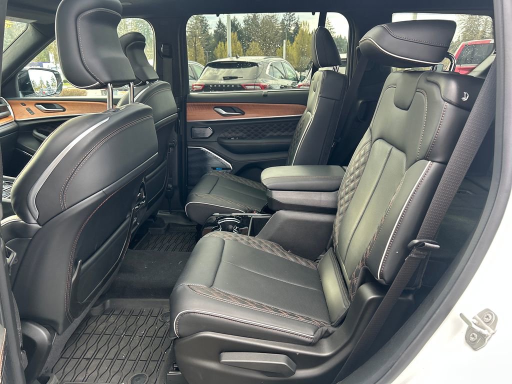 Used 2024 Jeep Grand Cherokee L Summit AWD/4WD image 10