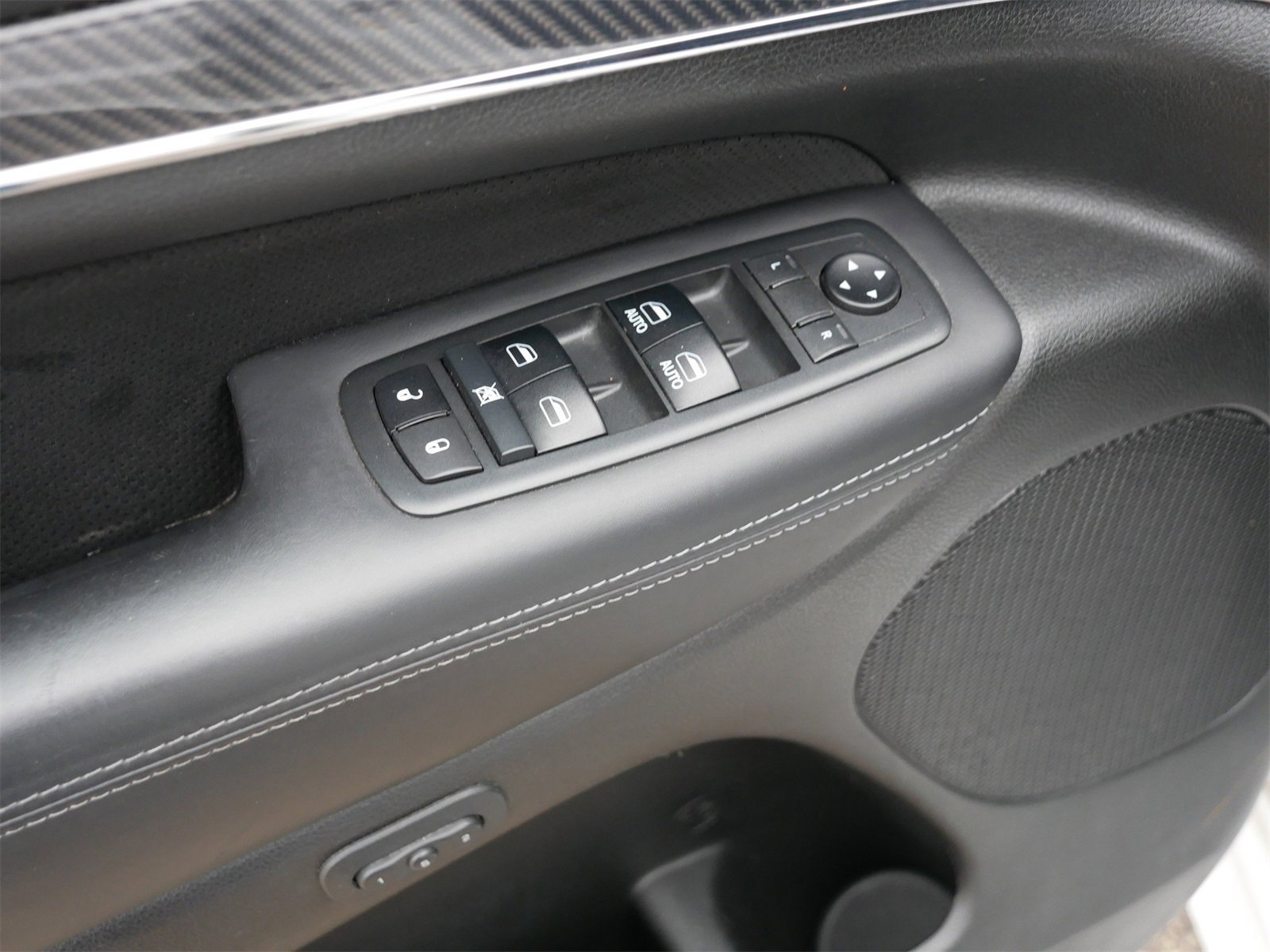 Used 2018 Jeep Grand Cherokee SRT image 15