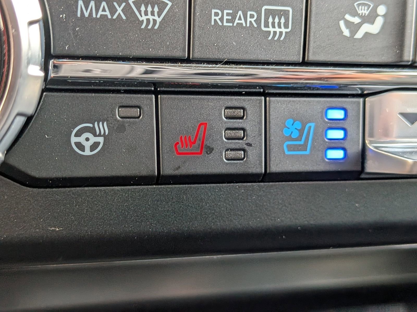 Certified 2026 Ford F250 Lariat w/ Black Appearance Package image 27