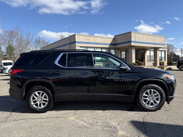 Used 2021 Chevrolet Traverse LT image 3