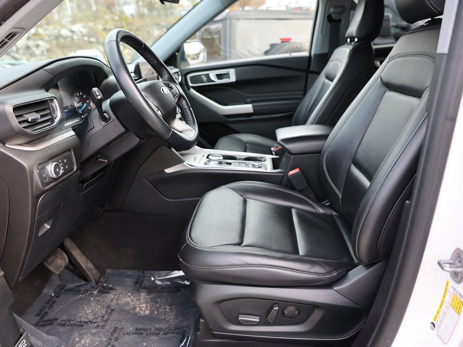 Certified 2022 Ford Explorer XLT w/ Equipment Group 202A image 19