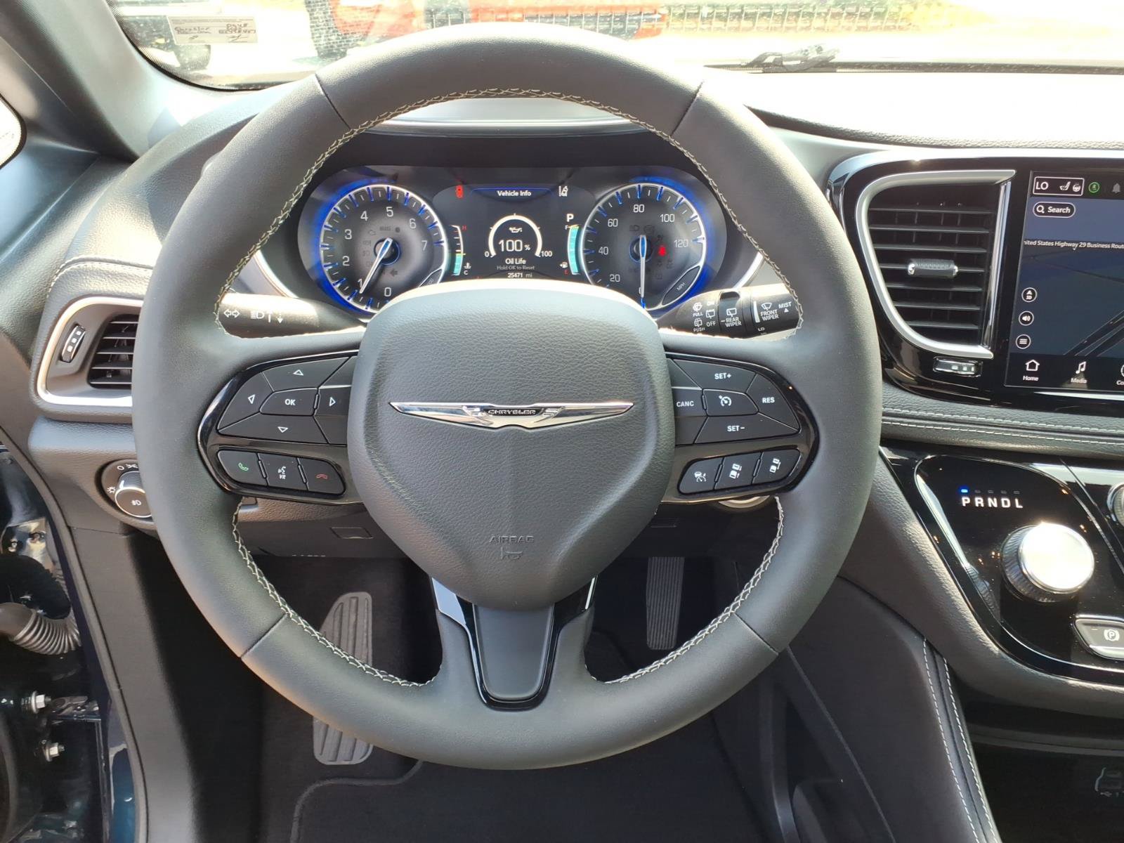 Used 2025 Chrysler Pacifica Limited FWD image 27
