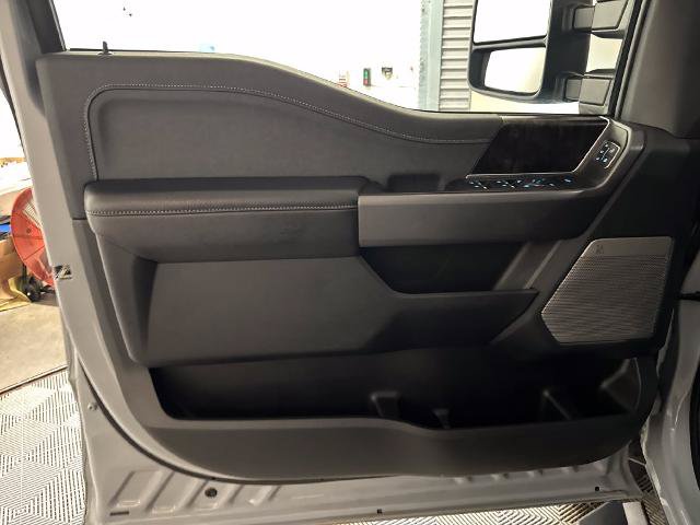 Certified 2025 Ford F250 Lariat w/ Lariat Ultimate Package AWD/4WD image 18