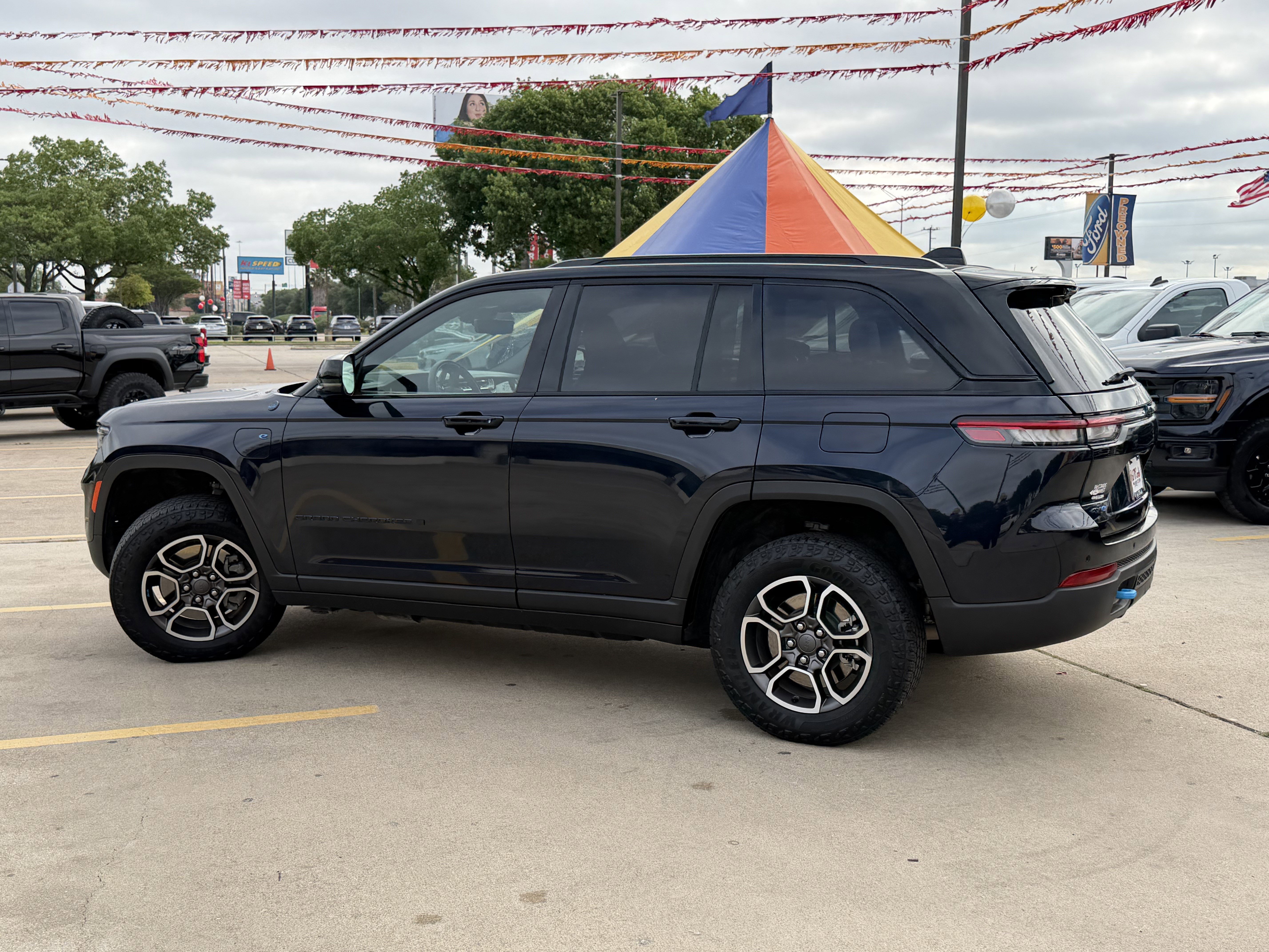 Used 2022 Jeep Grand Cherokee Trailhawk w/ Luxury Tech Group III AWD/4WD image 13