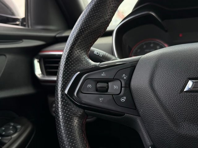 Used 2022 Chevrolet TrailBlazer RS w/ Technology Package FWD image 9