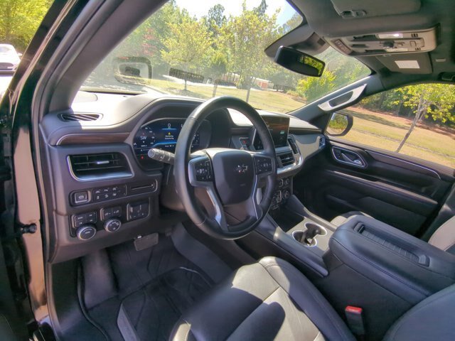 Used 2023 Chevrolet Tahoe Z71 w/ Luxury Package AWD/4WD image 17