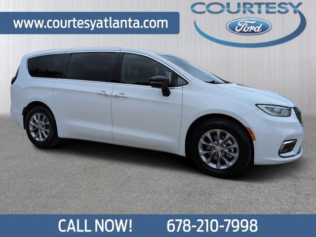 Used 2026 Chrysler Pacifica Limited FWD image 1