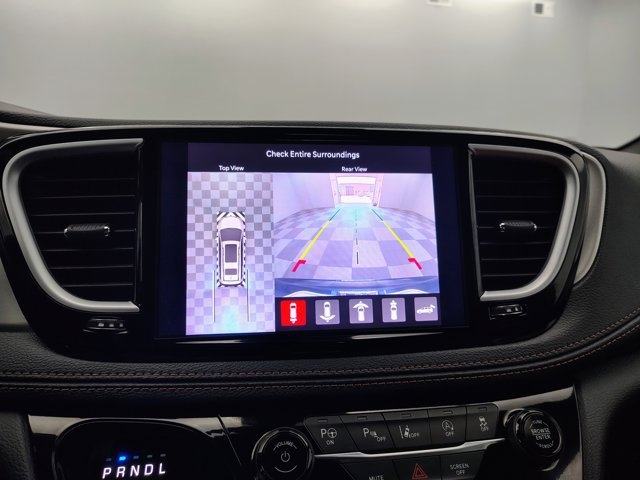 Used 2024 Chrysler Pacifica Pinnacle FWD image 5