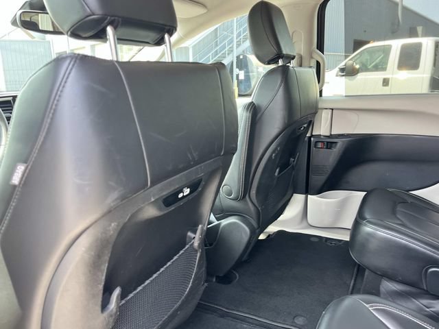 Used 2023 Chrysler Pacifica Touring-L FWD image 20