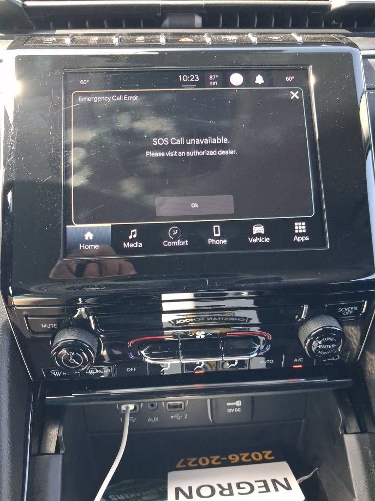 Used 2023 Jeep Grand Cherokee L Laredo RWD image 7