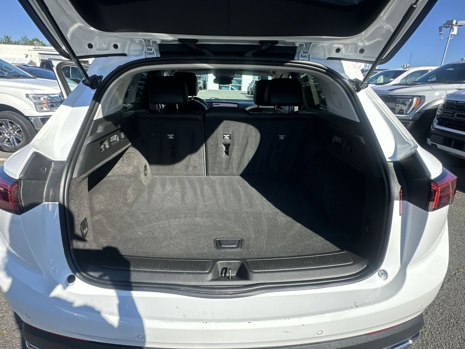 Used 2024 Buick Envision Preferred AWD/4WD image 32