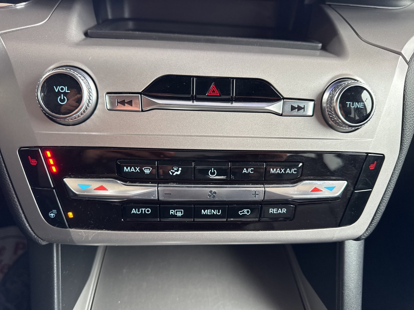 Certified 2023 Ford Explorer XLT w/ Equipment Group 202A image 31