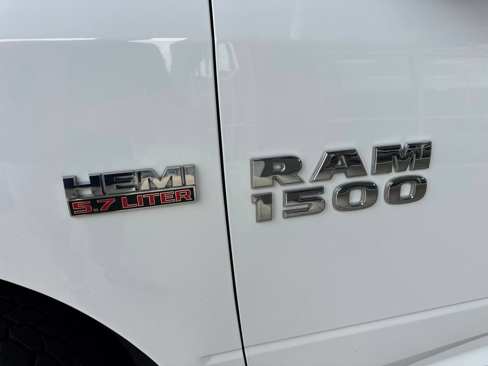 Used 2018 RAM 1500 ST w/ SXT Appearance Group AWD/4WD image 12