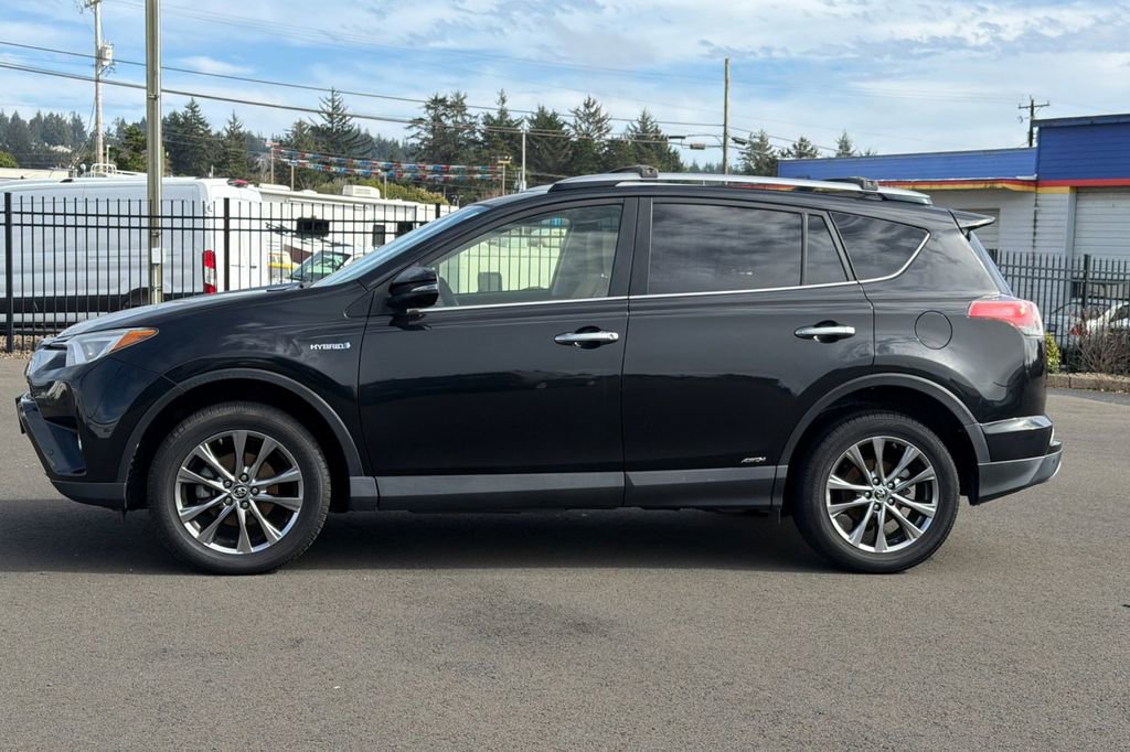 Used 2018 Toyota RAV4 Limited w/ Advanced Technology Package image 6