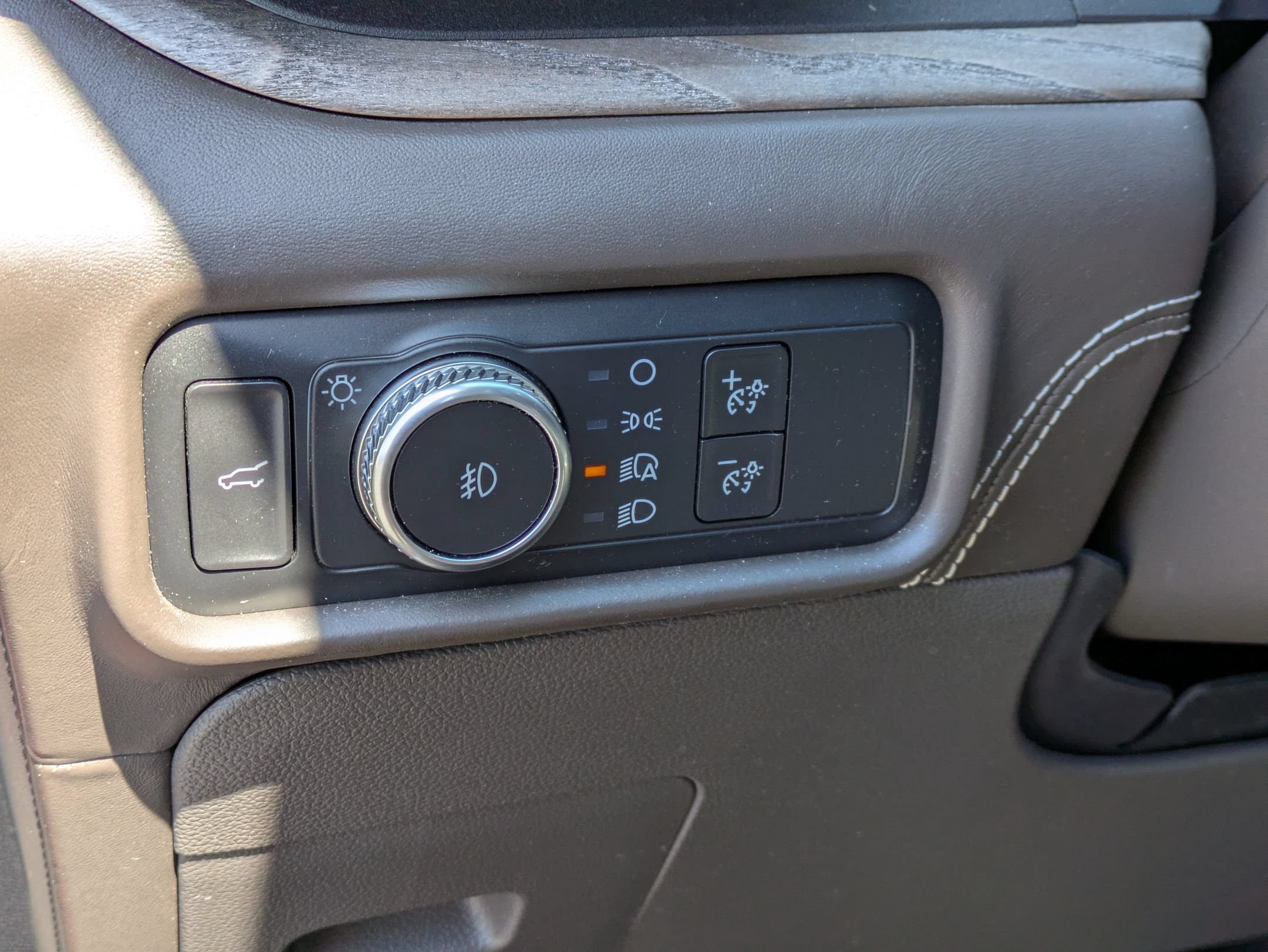 Certified 2020 Ford Explorer Platinum w/ Premium Technology Package AWD/4WD image 16
