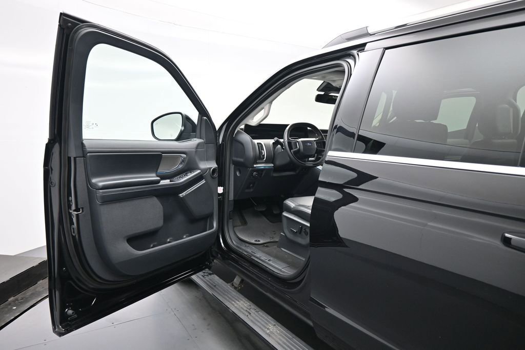 Certified 2025 Ford Expedition Max Platinum AWD/4WD image 9