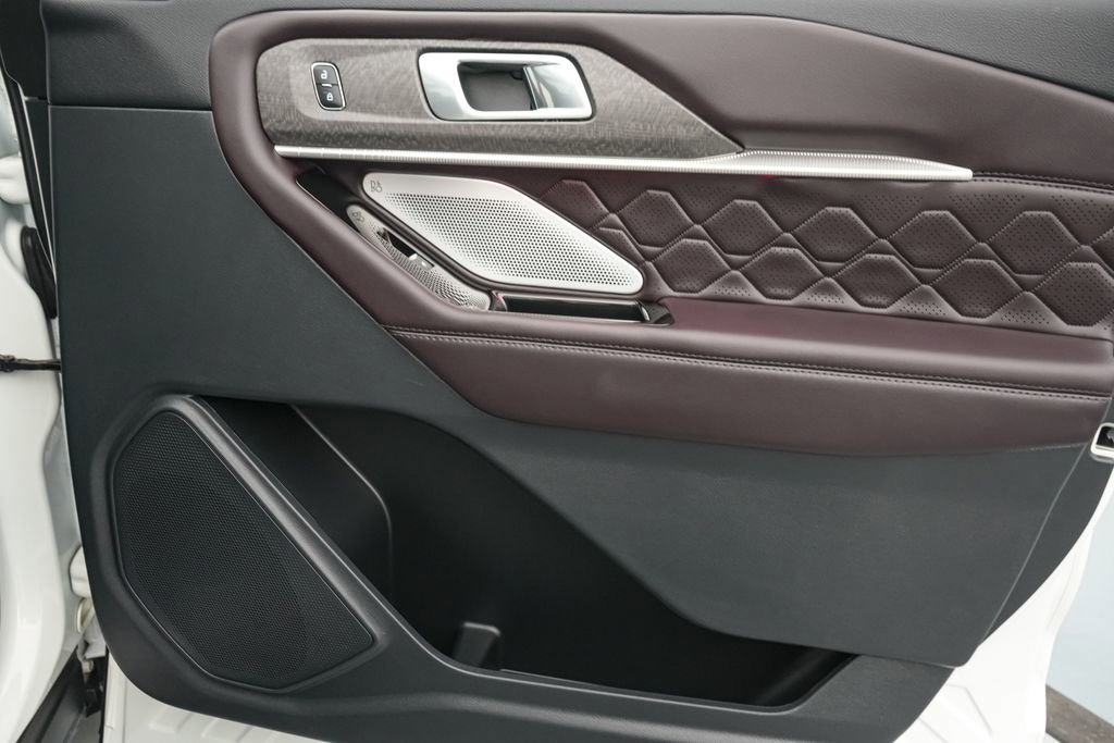 Certified 2025 Ford Explorer Platinum w/ Ultimate Package image 28