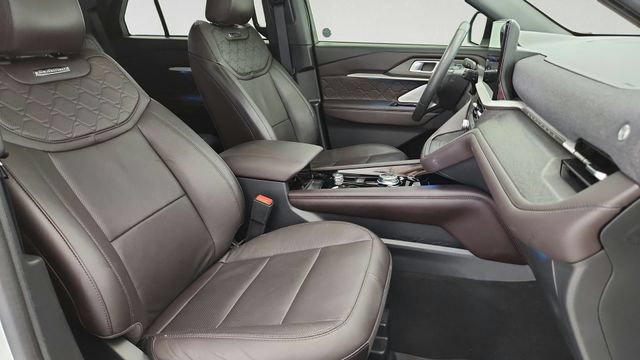 Certified 2025 Ford Explorer Platinum w/ Ultimate Package AWD/4WD image 31