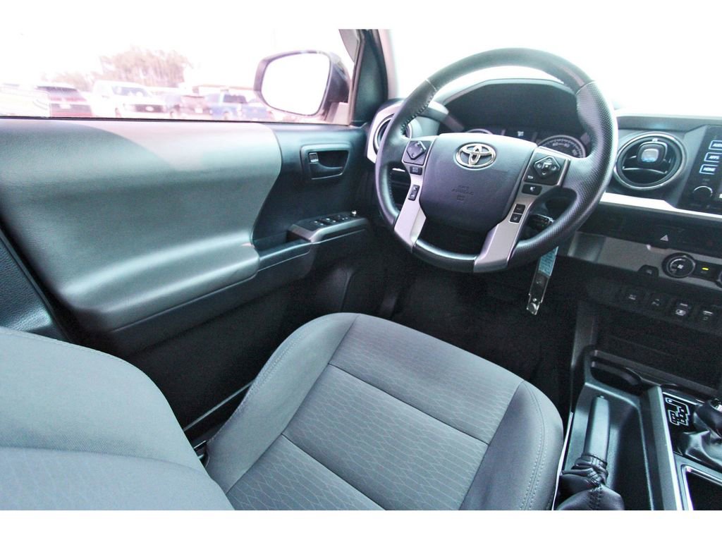Used 2018 Toyota Tacoma SR5 RWD image 10