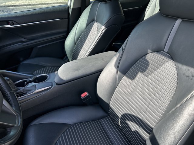 Used 2021 Toyota Camry SE w/ Convenience Package FWD image 16