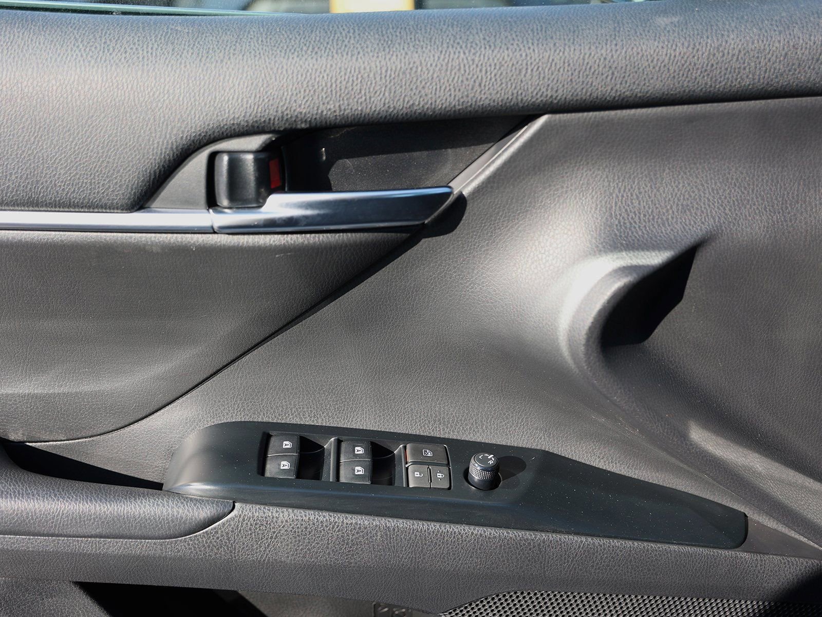 Used 2020 Toyota Camry LE image 36