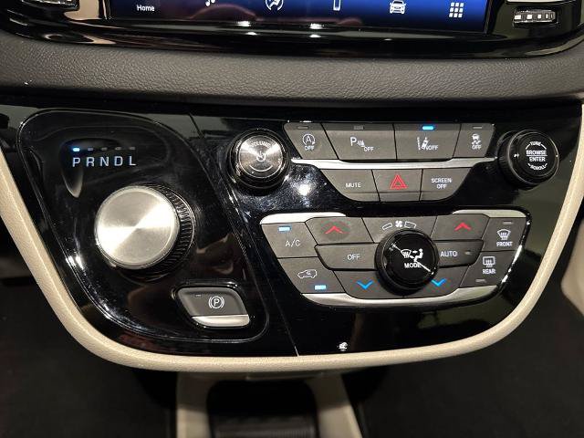 Used 2024 Chrysler Pacifica Touring-L FWD image 28