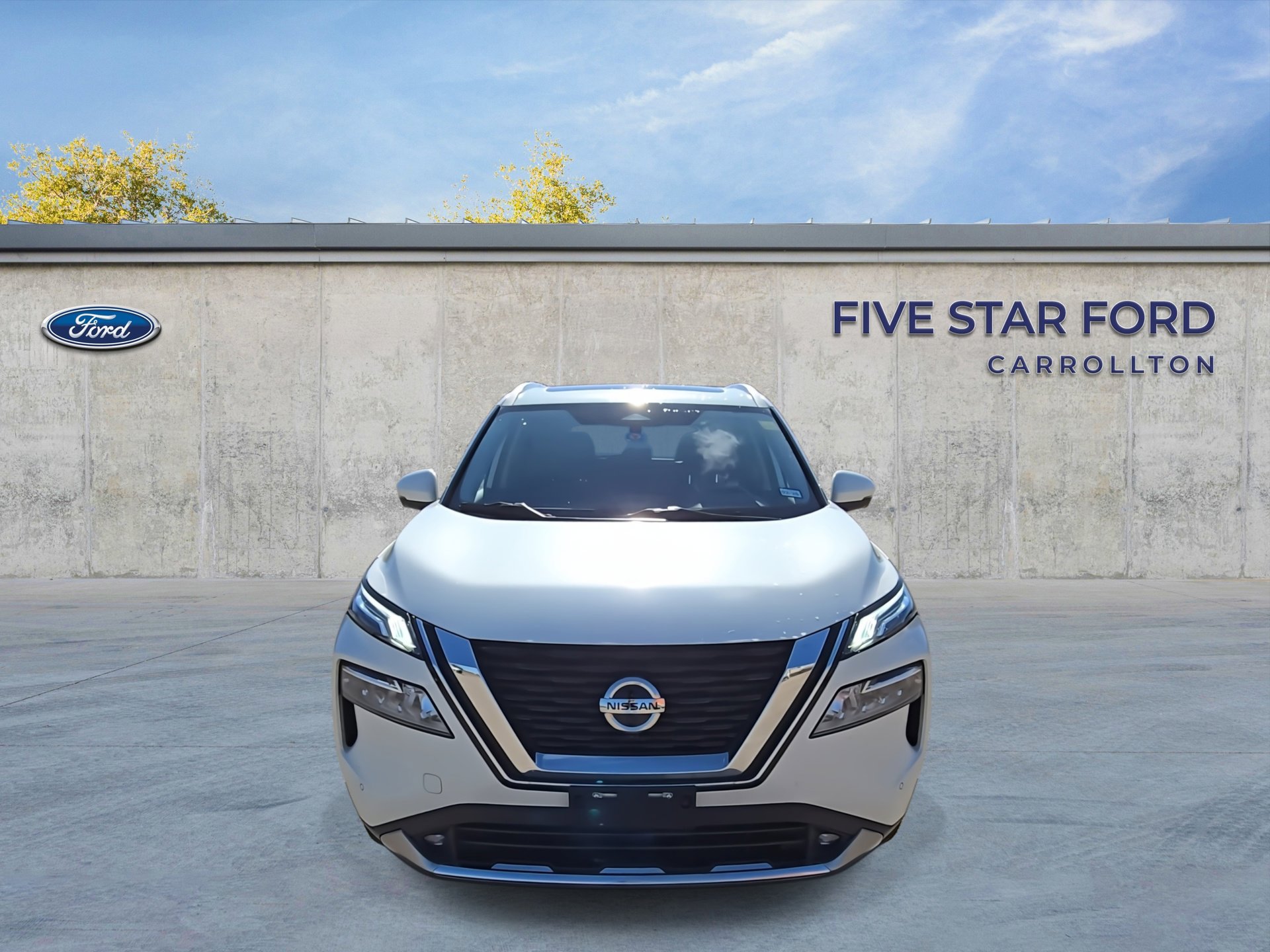 Used 2021 Nissan Rogue Platinum image 3