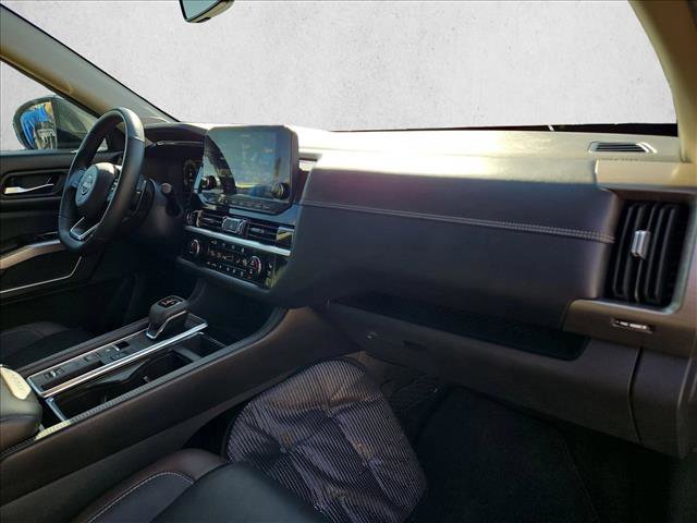 Used 2023 Nissan Pathfinder Platinum image 14