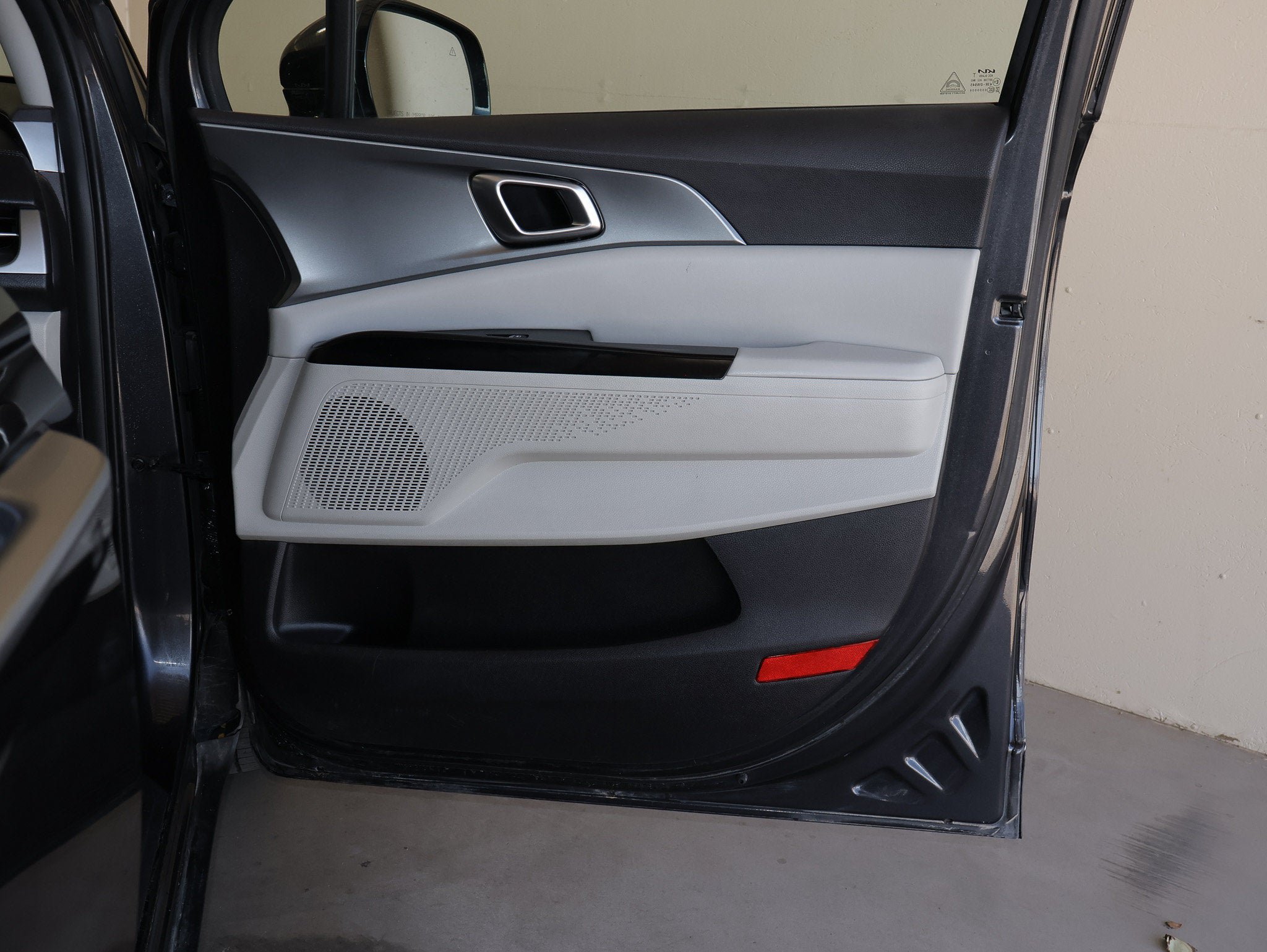Used 2022 Kia Carnival LX FWD image 42