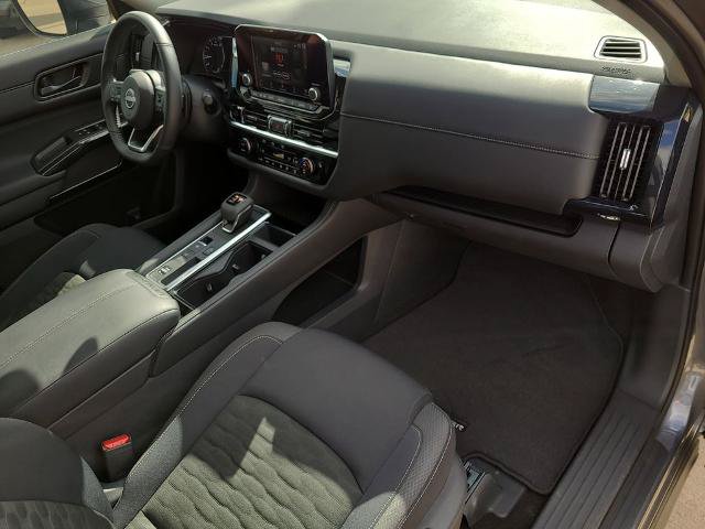 Used 2025 Nissan Pathfinder SV FWD image 10
