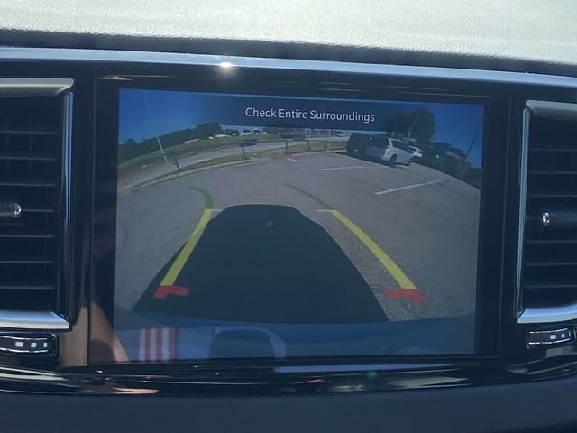 Used 2024 Chrysler Pacifica Touring-L FWD image 24