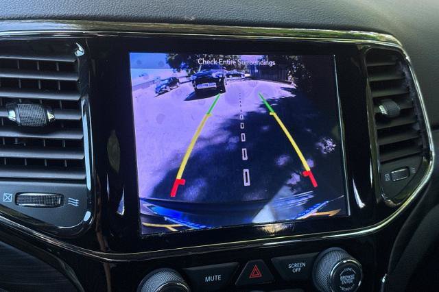 Used 2019 Jeep Grand Cherokee Altitude AWD/4WD image 22
