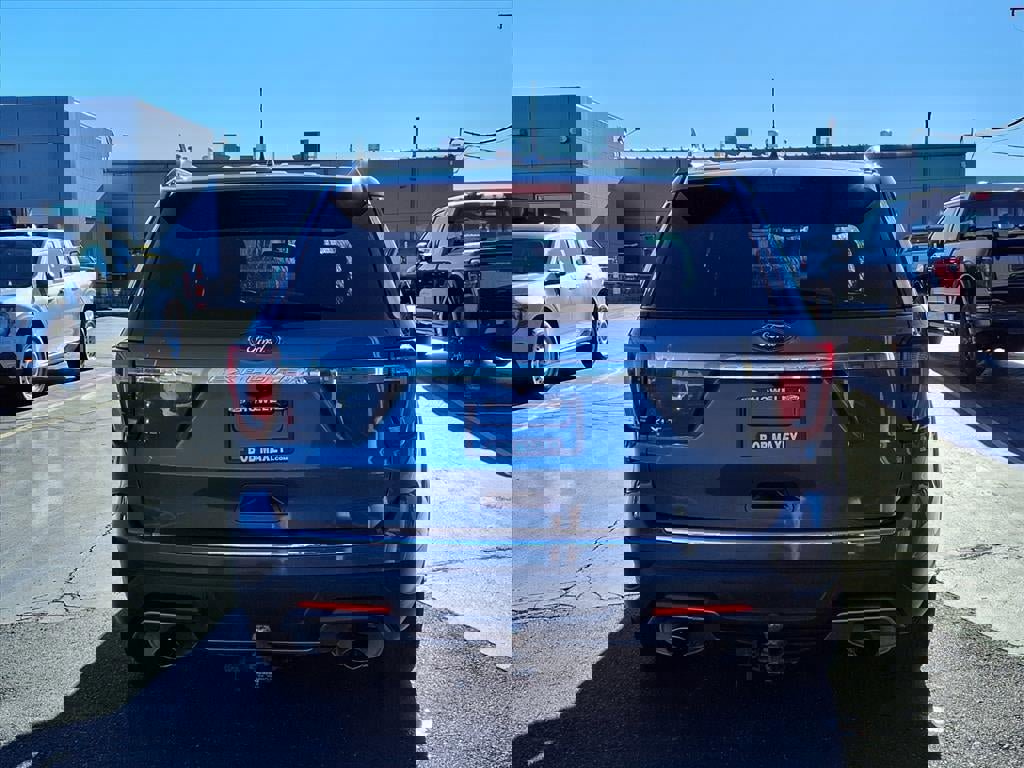 Certified 2018 Ford Explorer XLT w/ Equipment Group 202A image 3