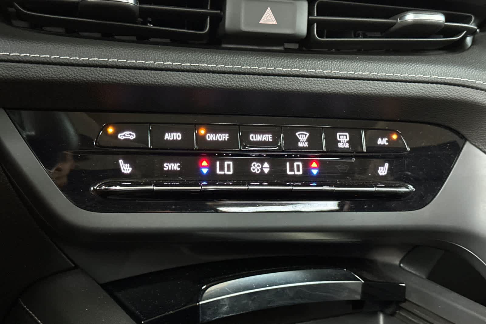 Used 2022 Buick Envision Essence w/ Technology Package I FWD image 20