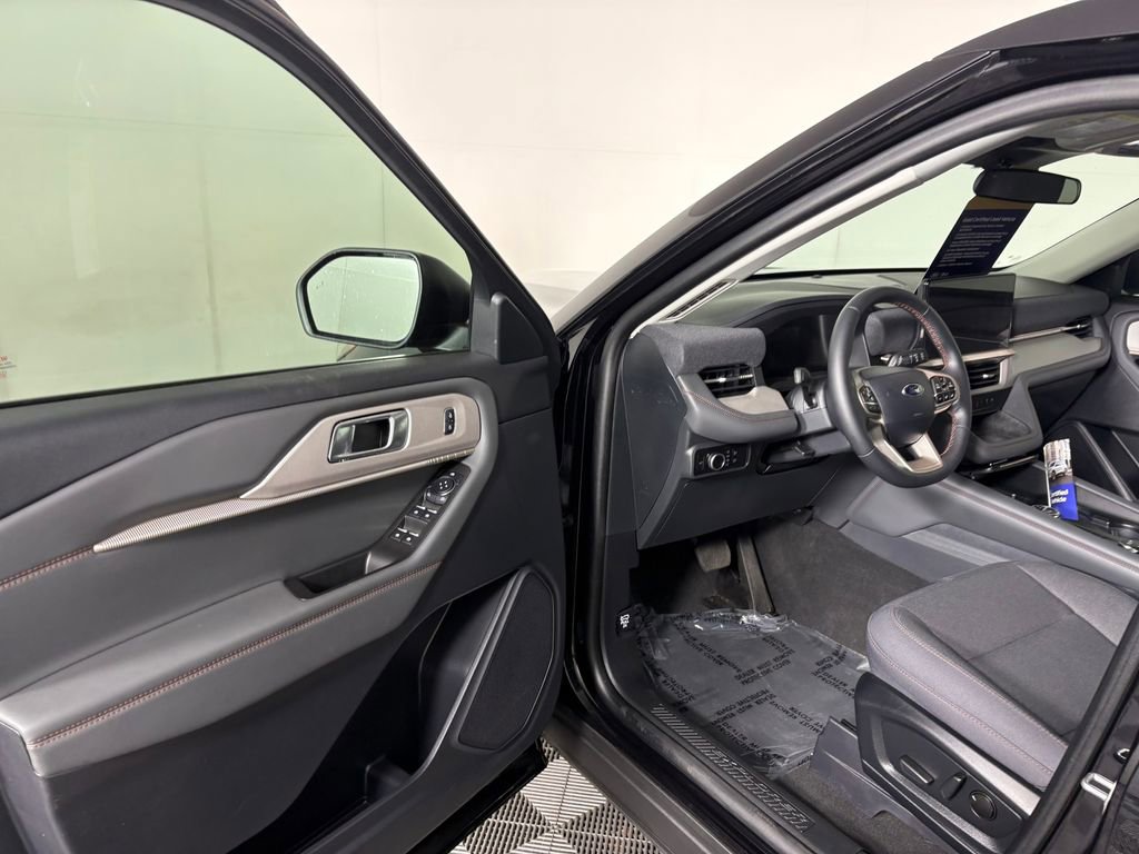Certified 2025 Ford Explorer Active AWD/4WD image 12